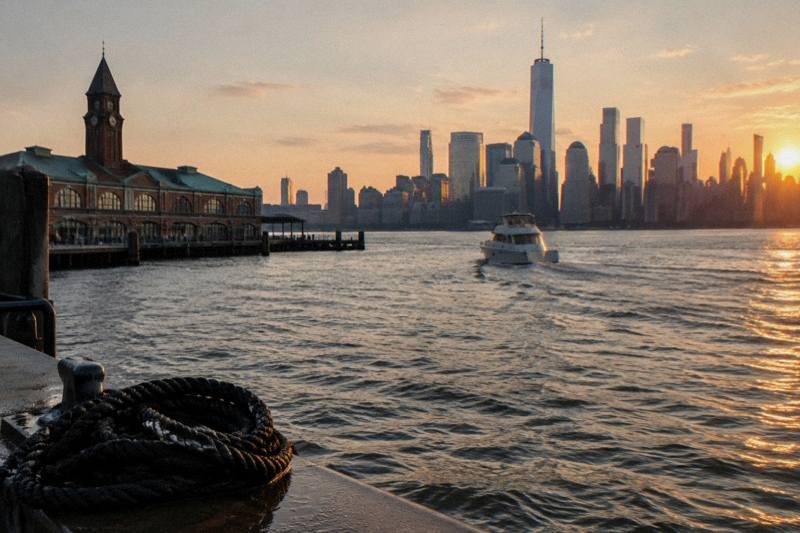 Small Yacht Sunset, Drink