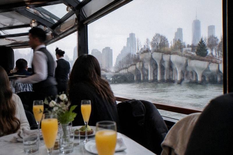 Bateaux Bottomless Mimosa Brunch