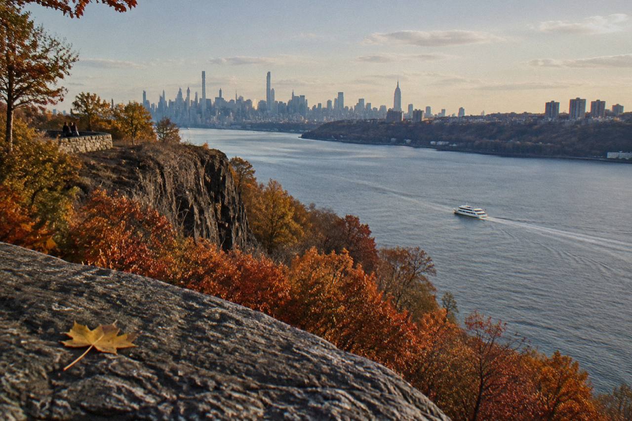 seasonal cruises on the Hudson River